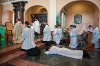 litánie ku všetkým svätým počas kňazskej vysviacky