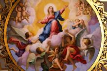 https://commons.wikimedia.org/wiki/File:Fresco_of_the_Assumption_of_Mary_-_Bas%C3%ADlica_de_La_Macarena_-_Seville_(2).JPG